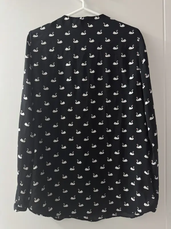 Blusa manga larga estampado cisne talla XS - Imagen 2