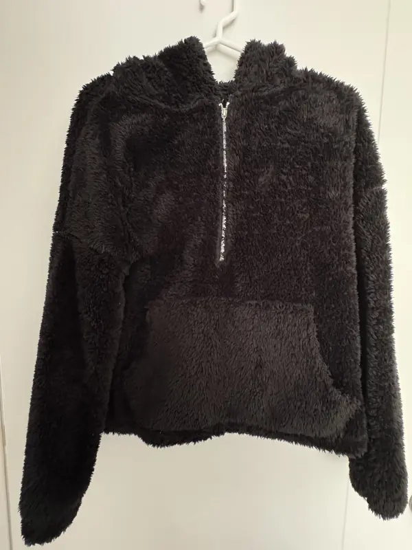 Polera con capucha negra talla S/M - Poleras y Batas | Comprar Online Lima