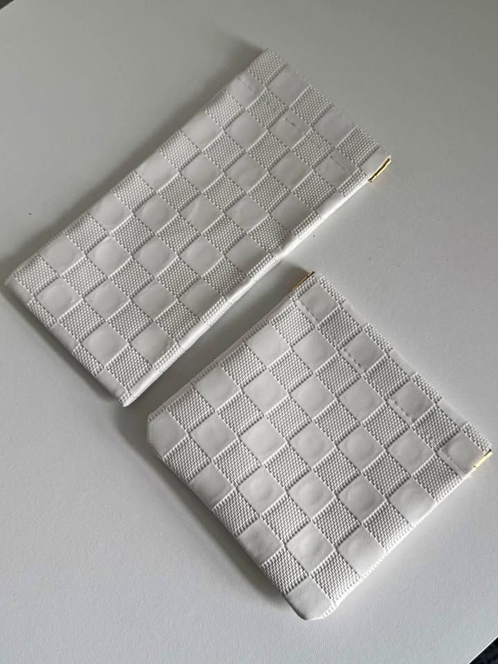Dos neceseres de cuadros blancos para accesorios, monedas y más - Correas y Accesorios | Comprar Online Lima