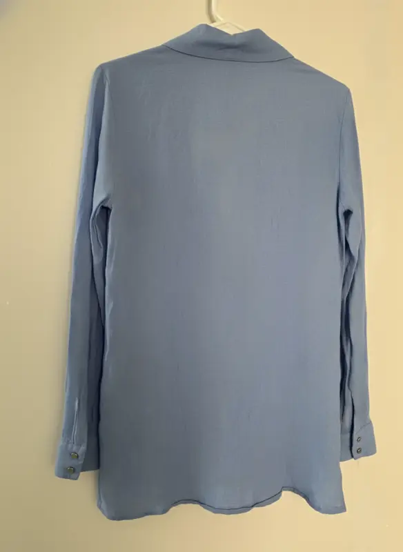Blusa manga larga celeste talla XS - Imagen 2