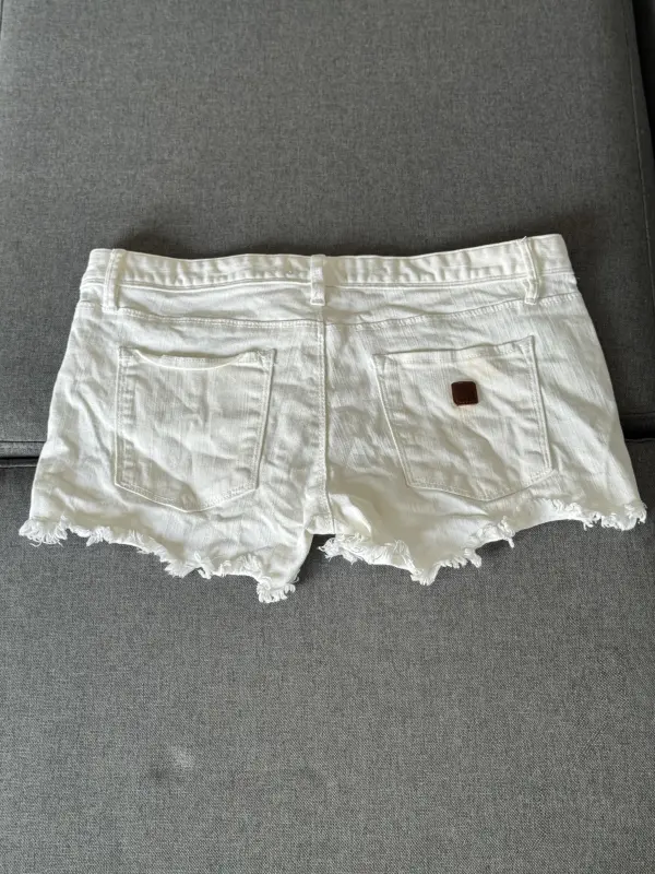Short de Jean blanco talla 30 - Imagen 2