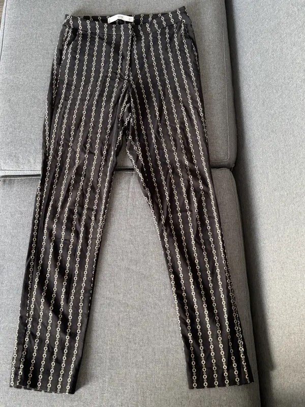 Pantalón negro estampado talla 26 - Pantalones, Shorts y Faldas | Comprar Online Lima