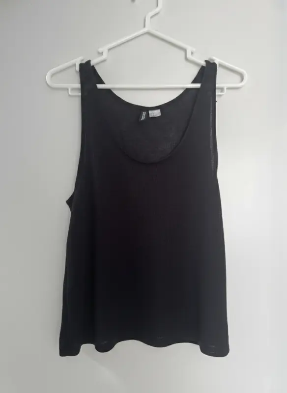 Polo negro con detalle al costado talla S - Polos | Comprar Online Lima