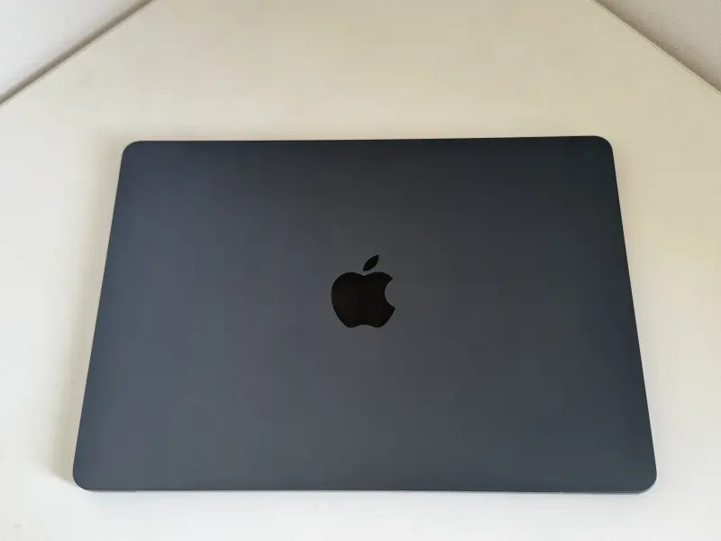 Macbook Air 13.6" Chip M3 8gb Ram 256gb SSD con teclado en español - Imagen 2