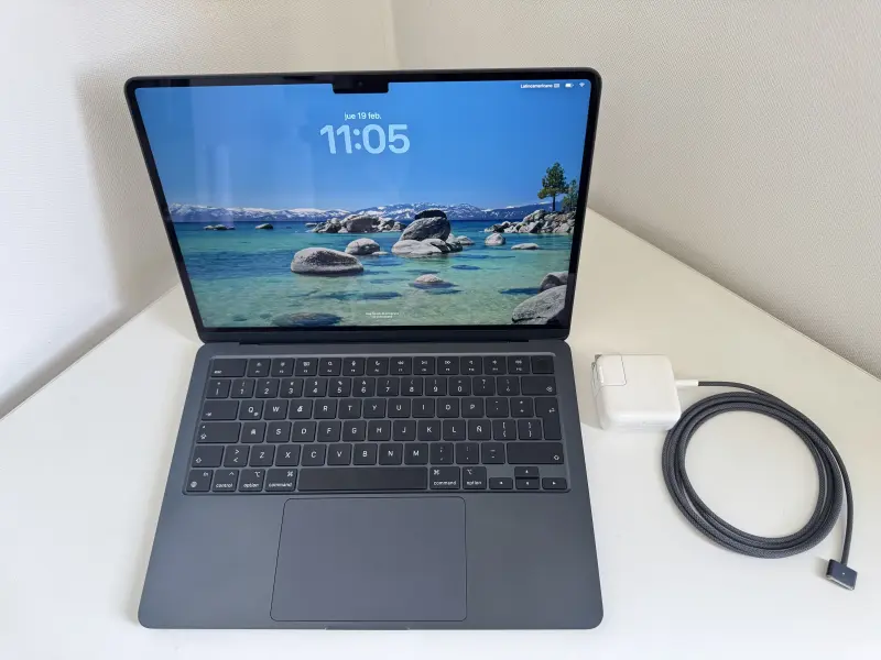 Macbook Air 13.6" Chip M3 8gb Ram 256gb SSD con teclado en español - Imagen 3