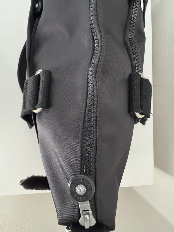 Bolso negro espacioso para viaje y deporte - Imagen 2