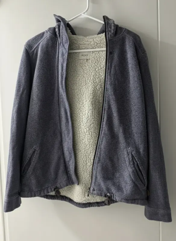 Polera de carnero con capucha talla M - Comprar en Lima Perú | Fancy Shops