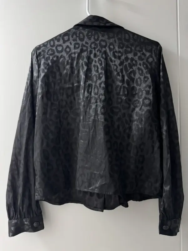 Blusa animal print negro talla M - Imagen 2